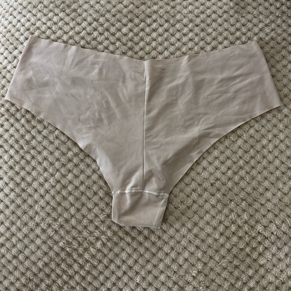 VS Nude Seamless Cheeky Panties